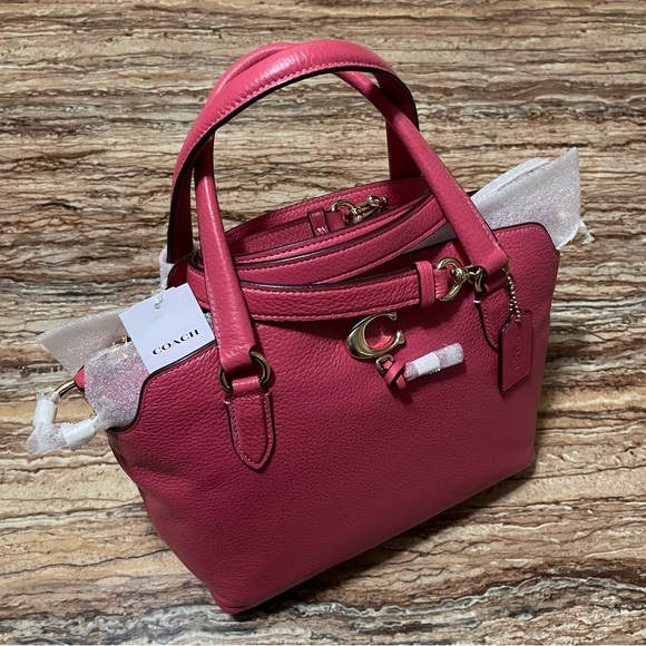 Coach - Picture 4 of 9